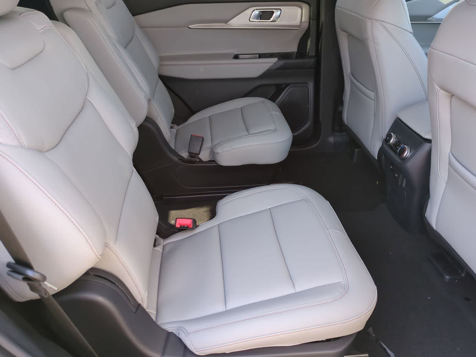 Thumbnail: 2026 Ford Explorer - 20