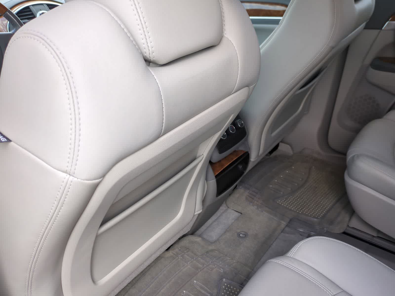 Thumbnail: 2011 Buick Enclave - 18
