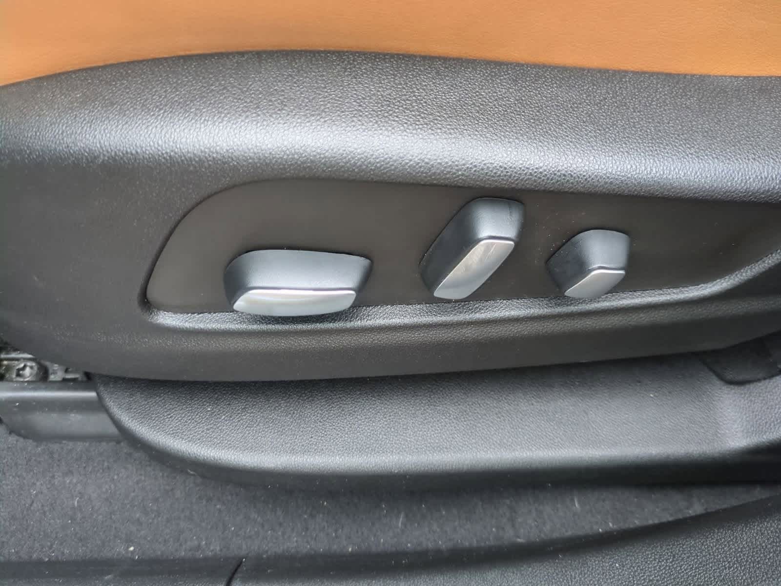 Thumbnail: 2023 Cadillac XT5 - 17