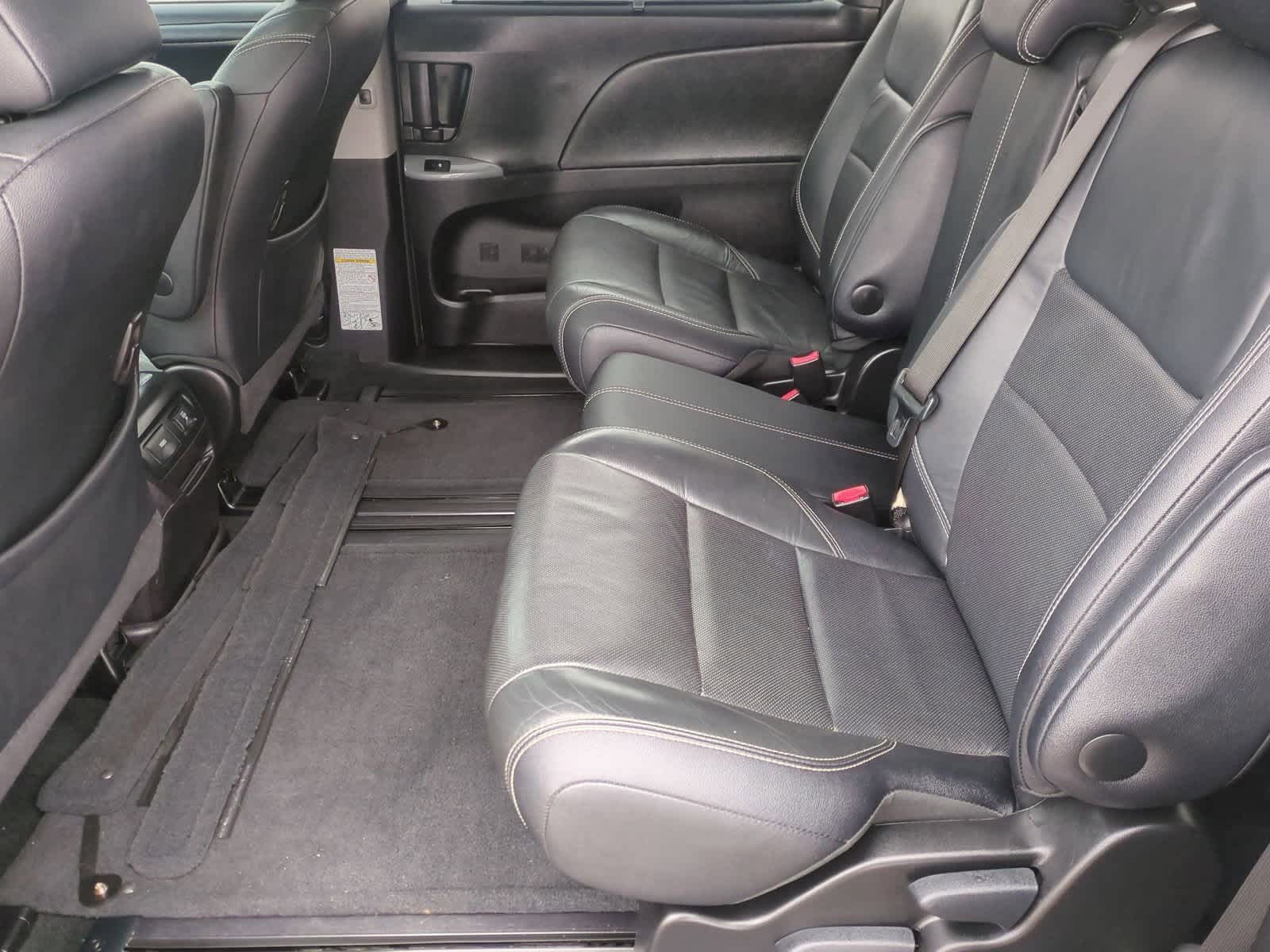 Thumbnail: 2015 Toyota Sienna - 20