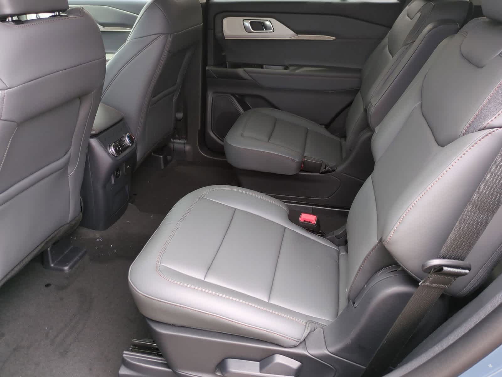 2025 Ford Explorer Active 19
