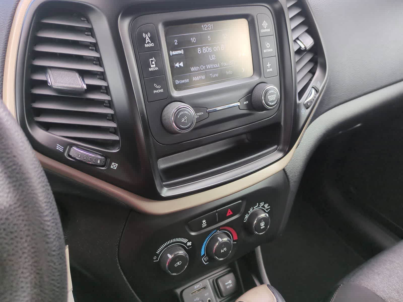 Thumbnail: 2014 Jeep Cherokee - 27