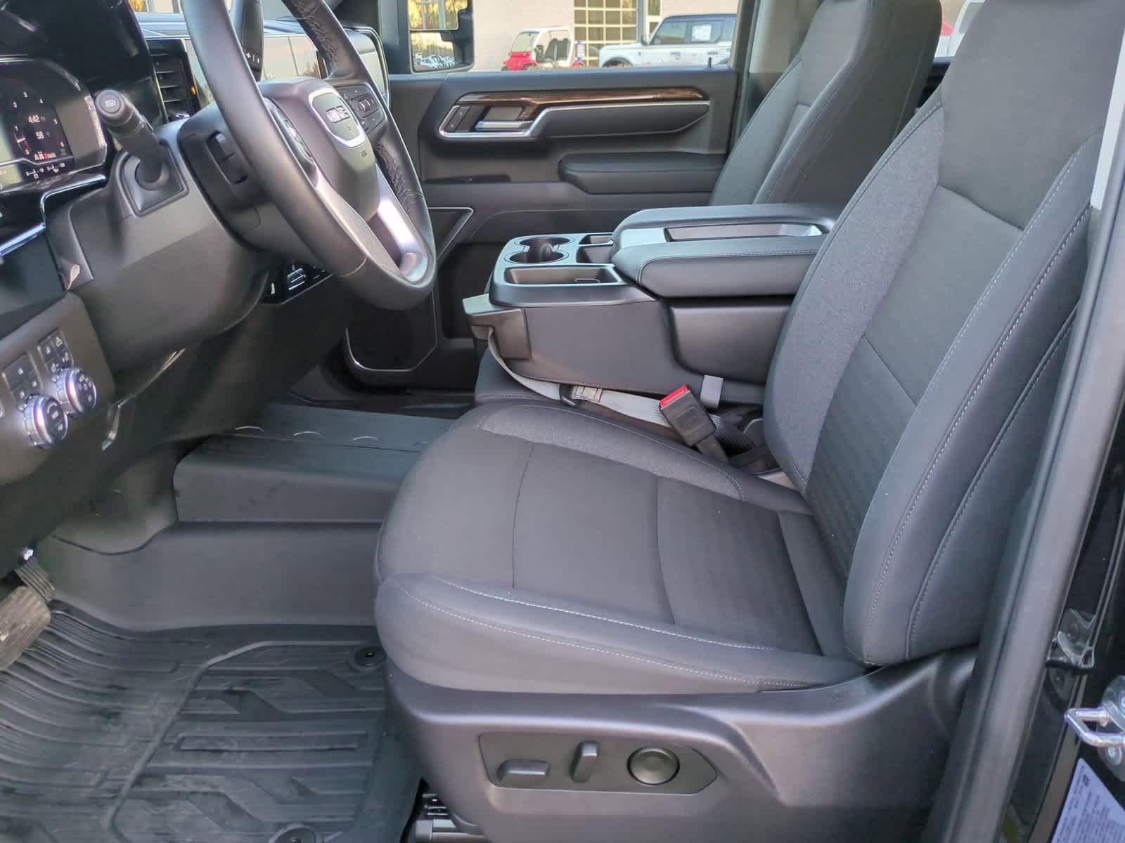 Thumbnail: 2025 GMC Sierra 2500 - 16