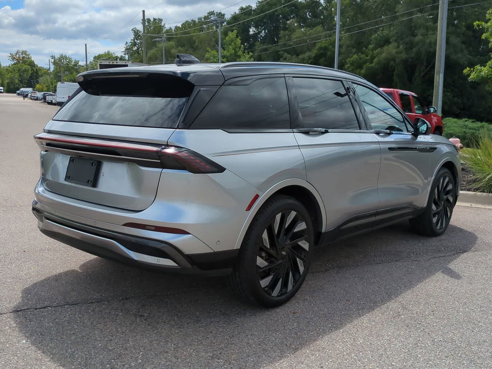 Thumbnail: 2024 Lincoln Nautilus - 8