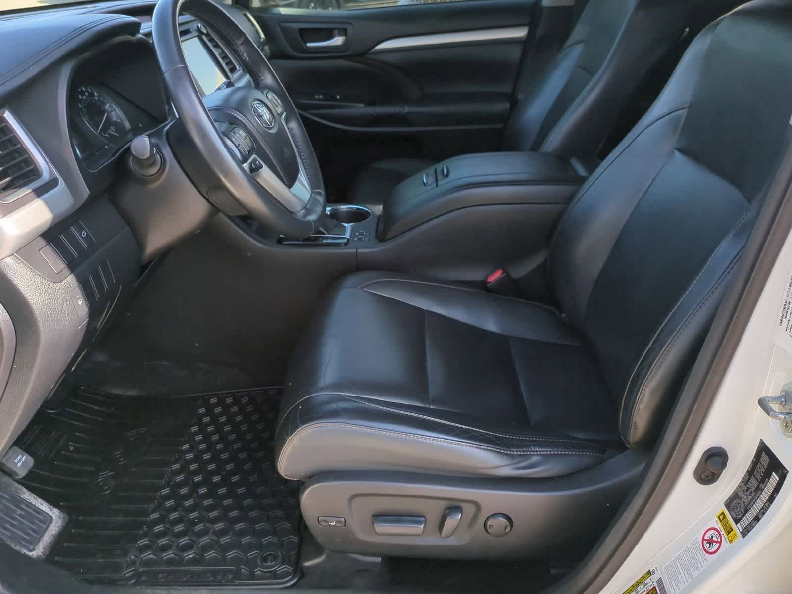 Thumbnail: 2014 Toyota Highlander - 16