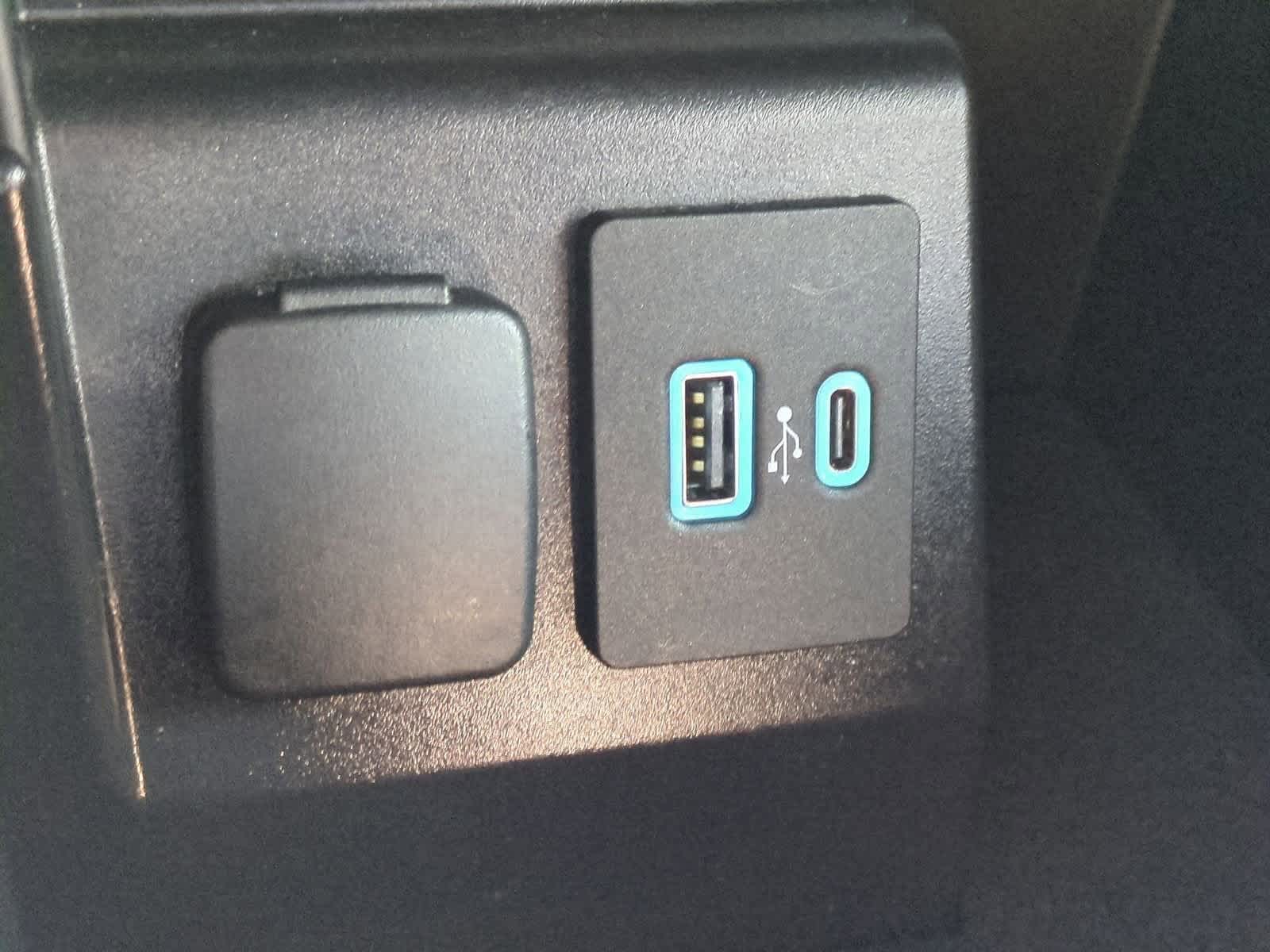 Thumbnail: 2021 Ford Explorer - 31