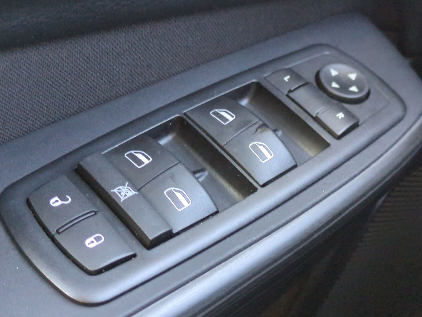 Thumbnail: 2016 Jeep Cherokee - 27
