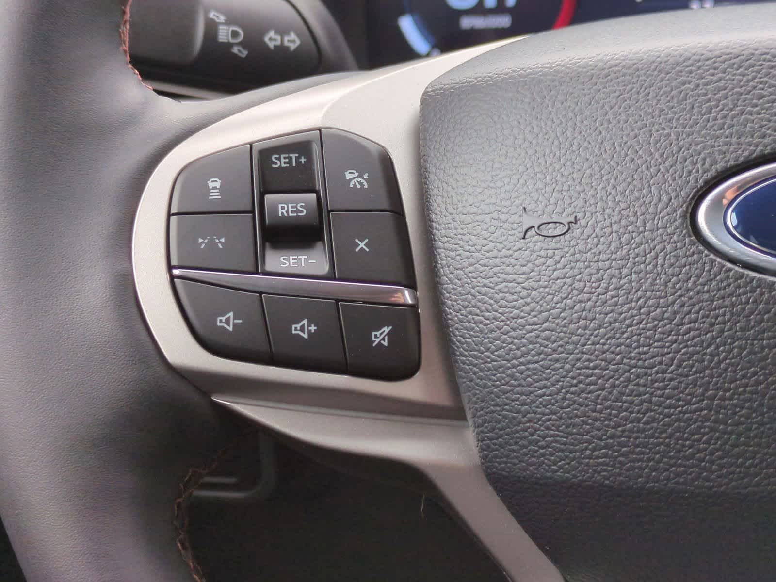 2025 Ford Explorer Active 23