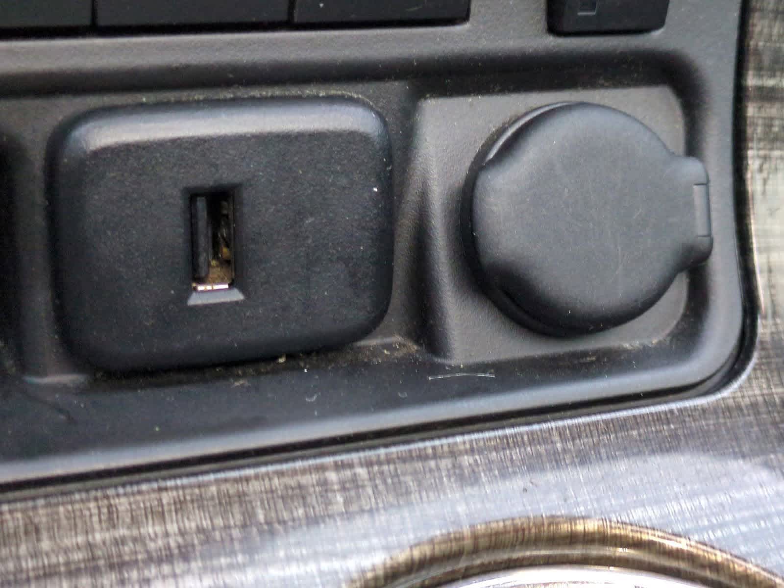 Thumbnail: 2015 GMC Acadia - 31