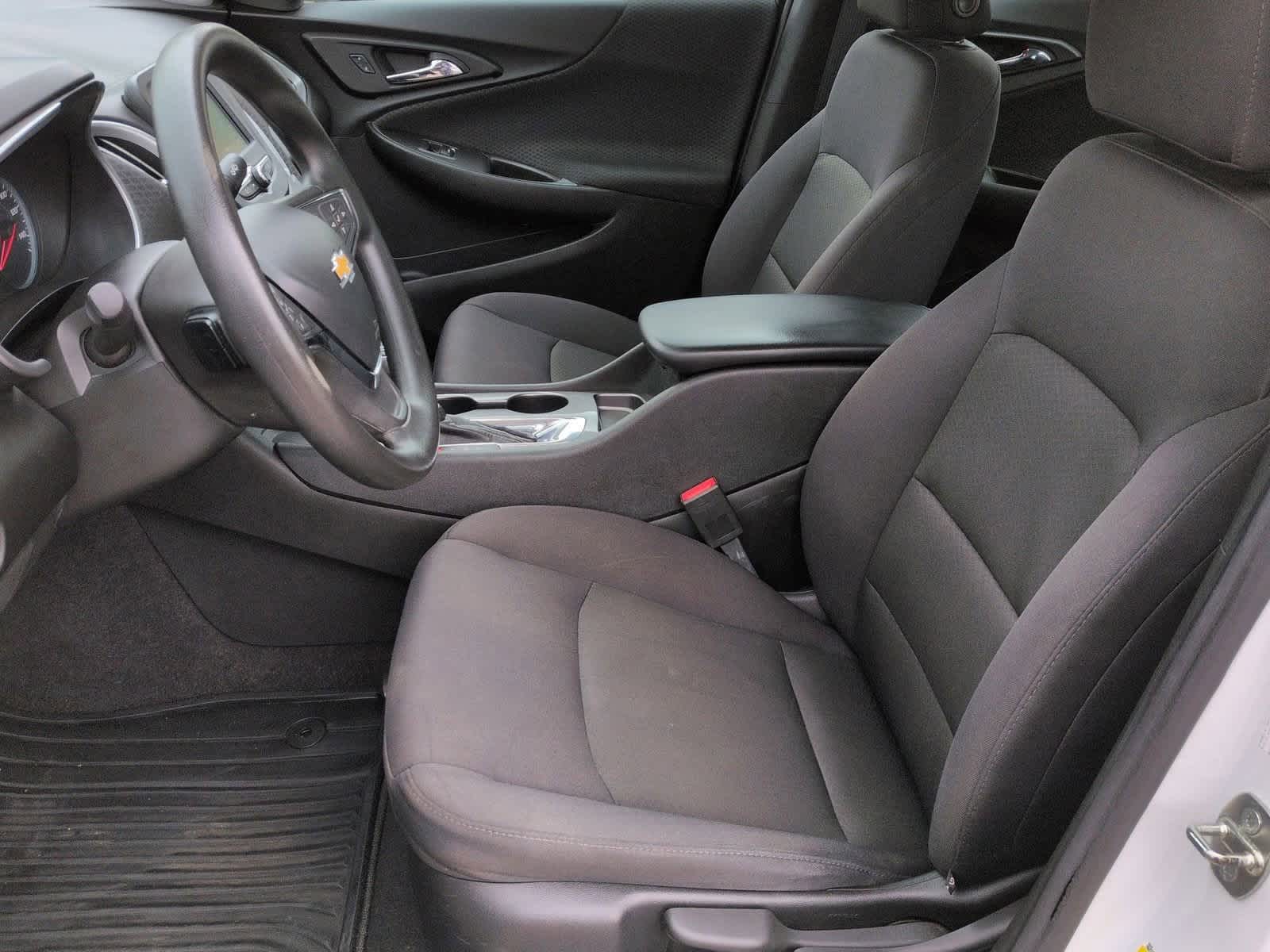 Thumbnail: 2017 Chevrolet Malibu - 17