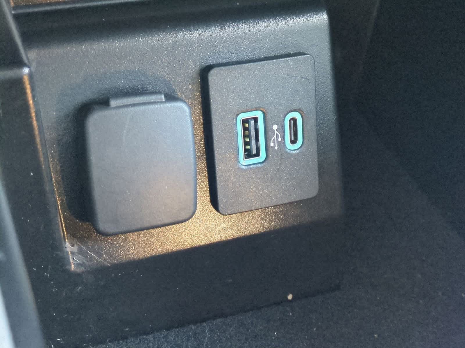 Thumbnail: 2022 Ford Explorer - 31