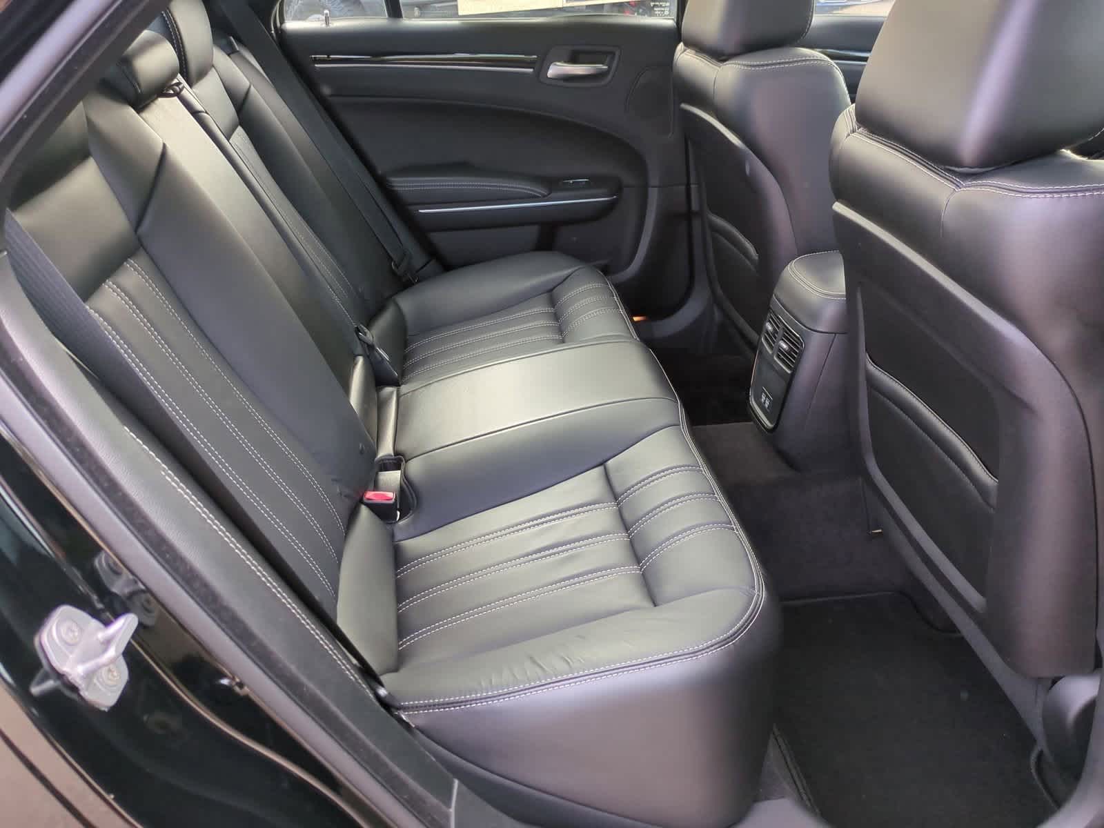 Thumbnail: 2018 Chrysler 300 - 21