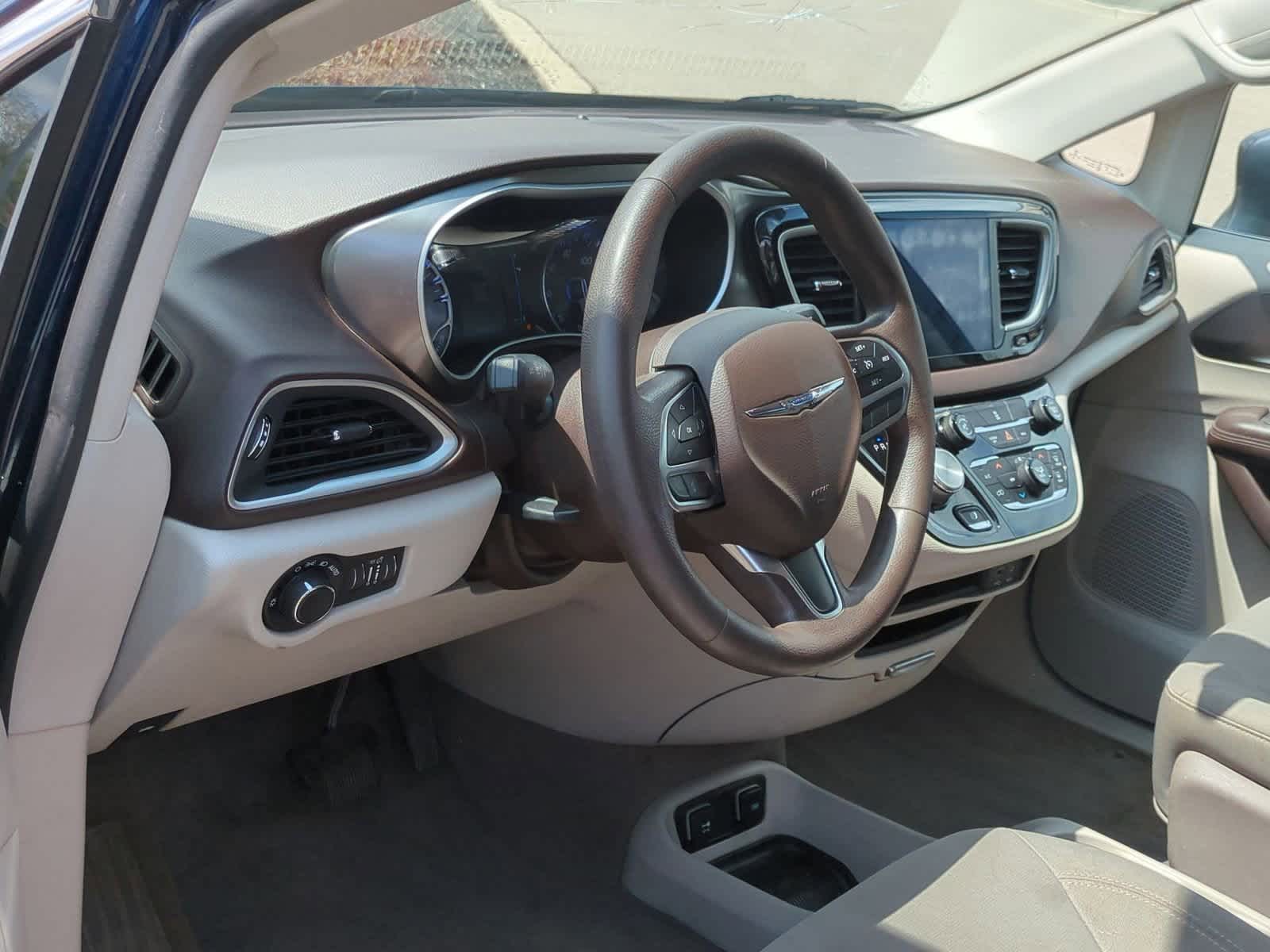 2017 Chrysler Pacifica Touring 10