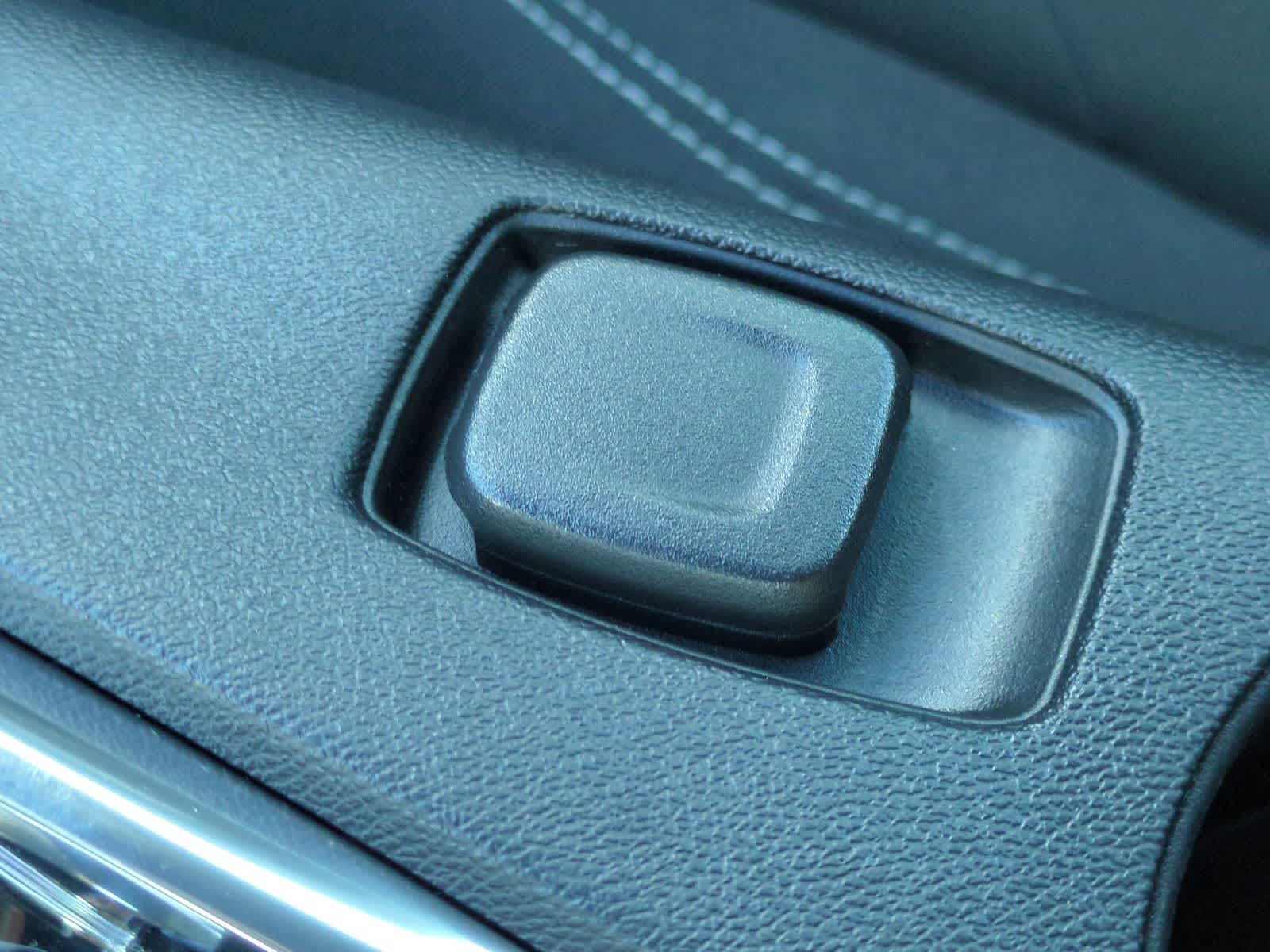 Thumbnail: 2020 Chevrolet Camaro - 32