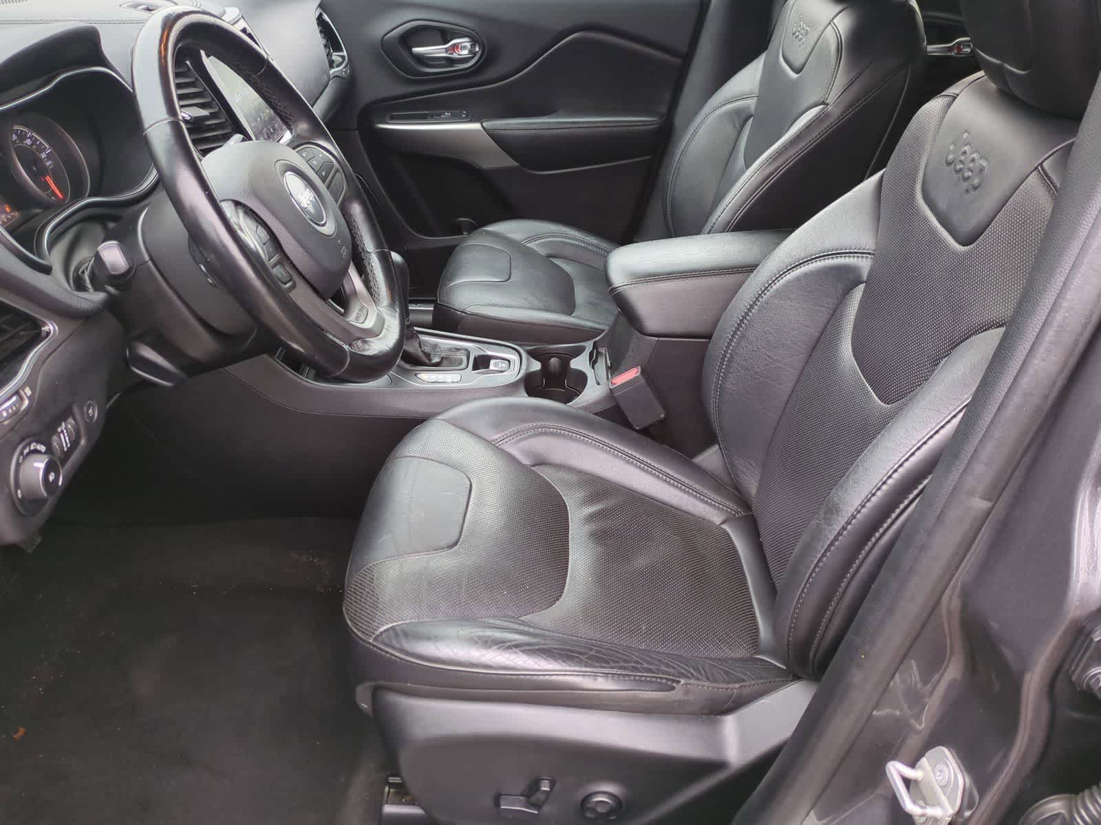 Thumbnail: 2020 Jeep Cherokee - 16