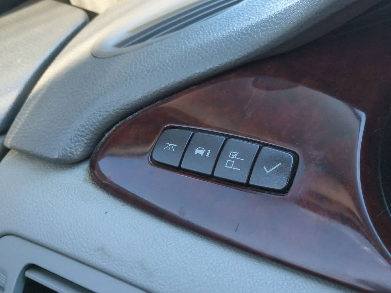 Thumbnail: 2006 Buick Lucerne - 28