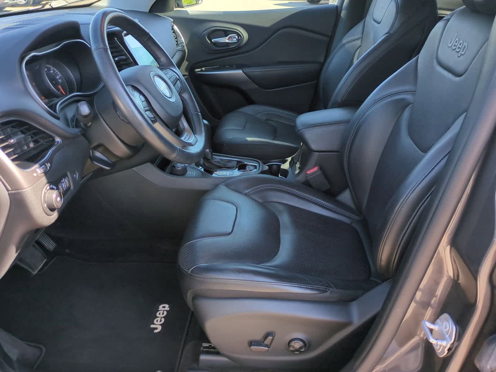 Thumbnail: 2019 Jeep Cherokee - 16