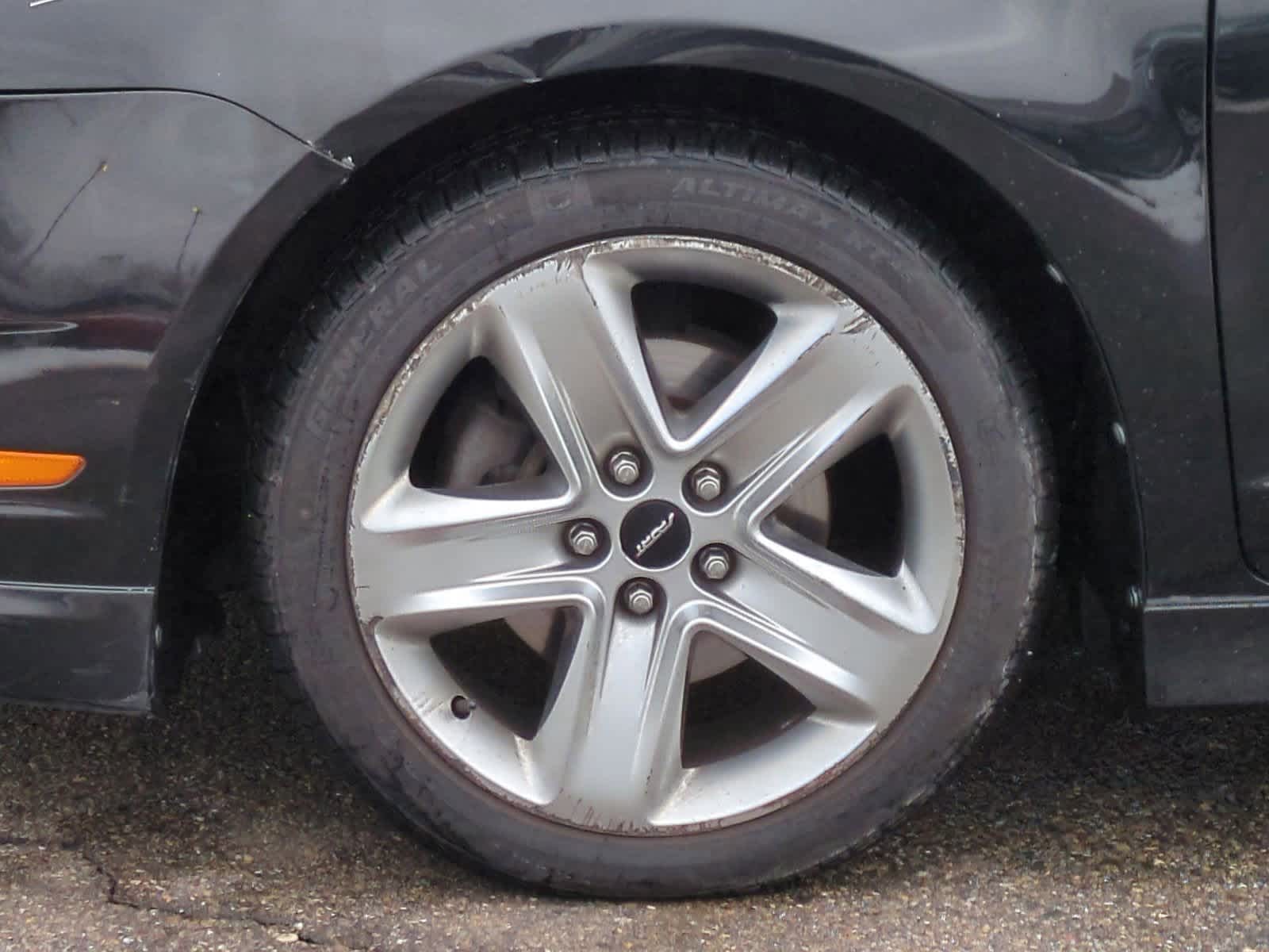 Thumbnail: 2010 Ford Fusion - 14