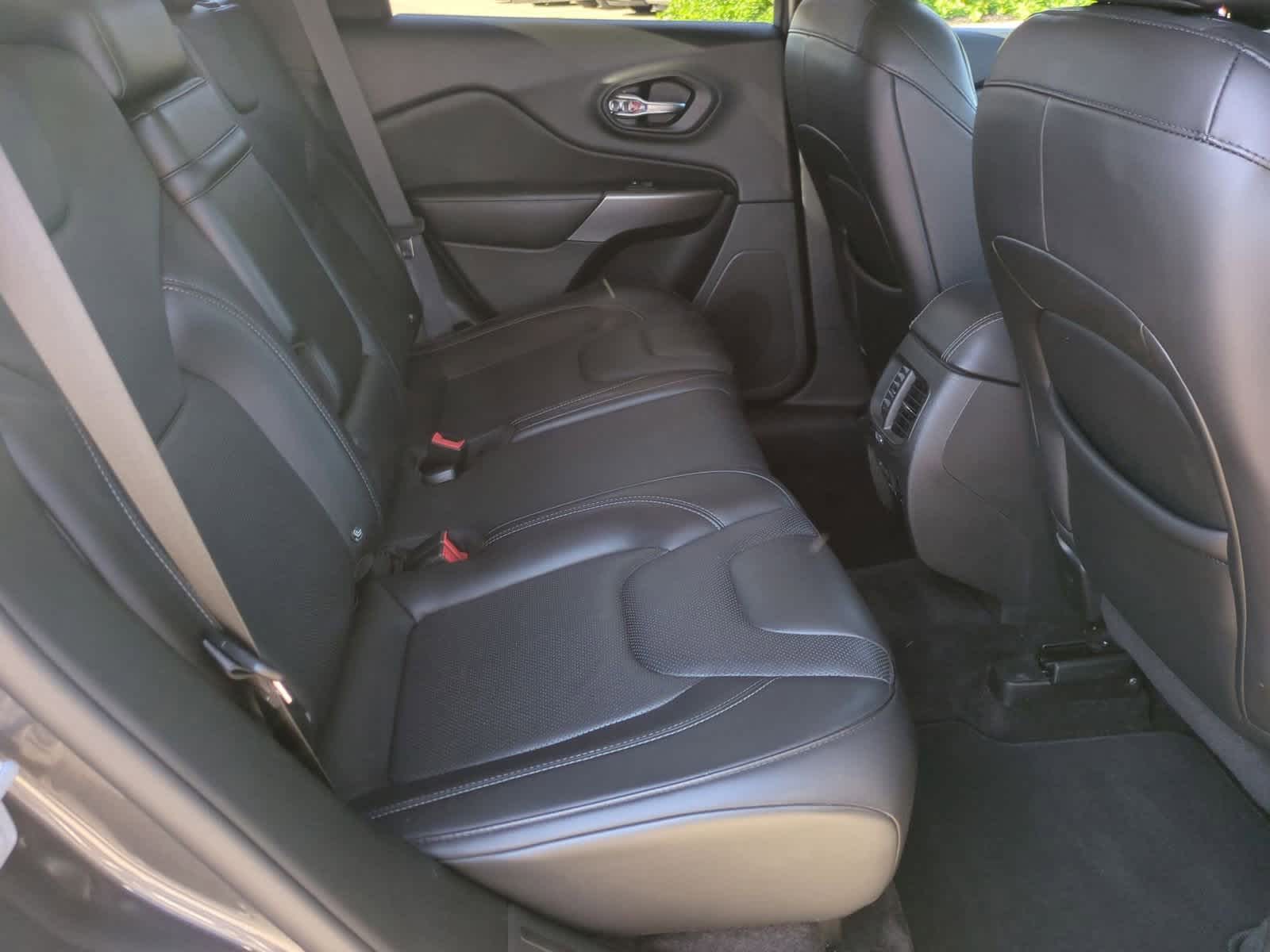 Thumbnail: 2019 Jeep Cherokee - 20