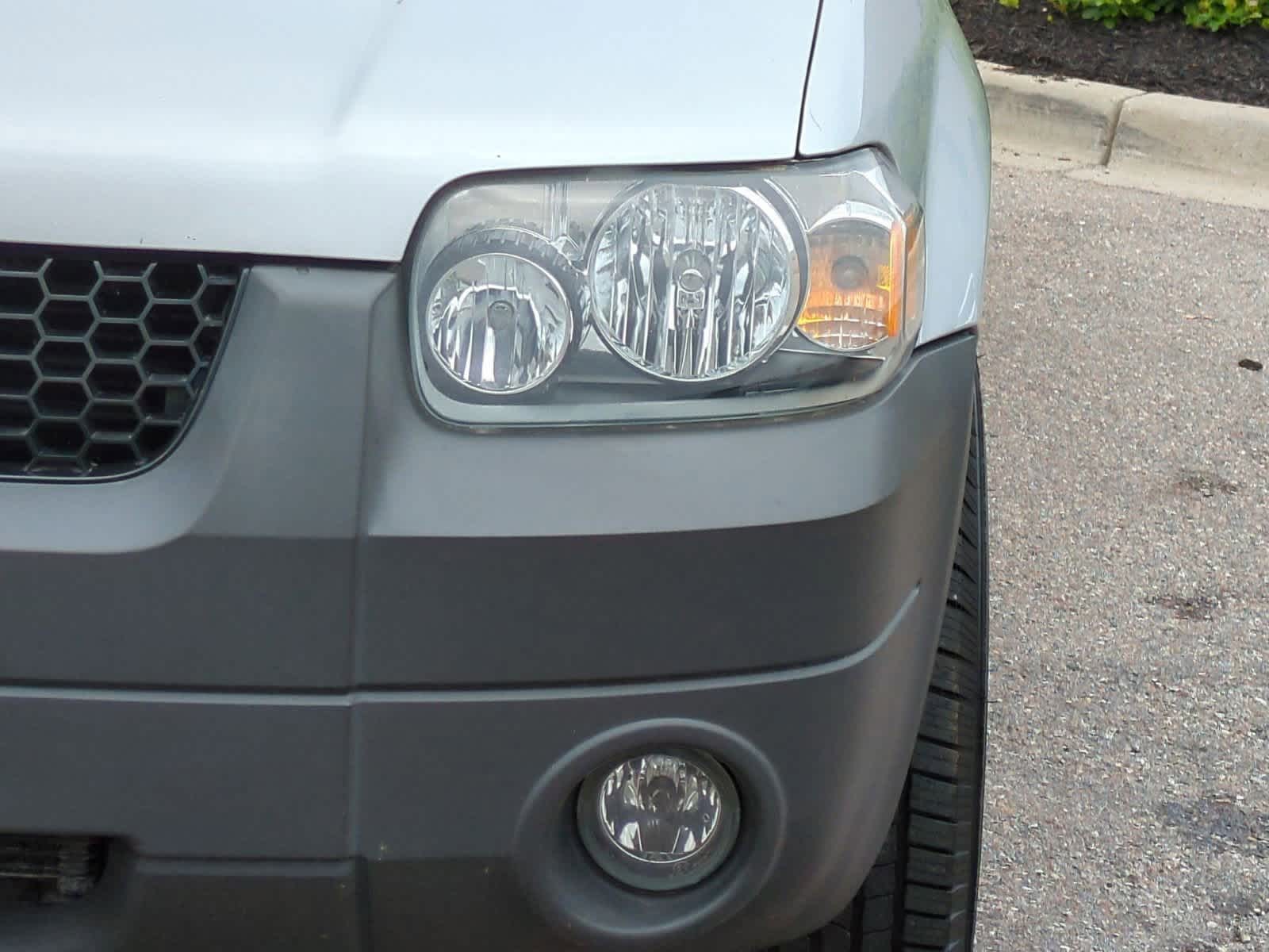 Thumbnail: 2005 Ford Escape - 11