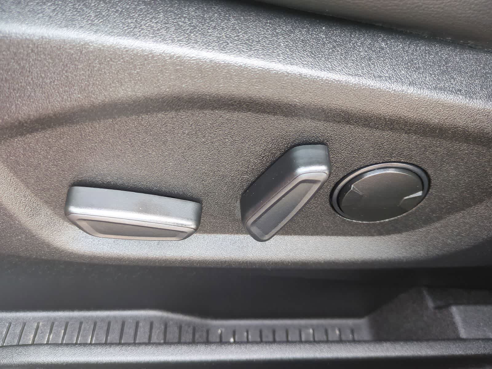 Thumbnail: 2023 Ford Edge - 17