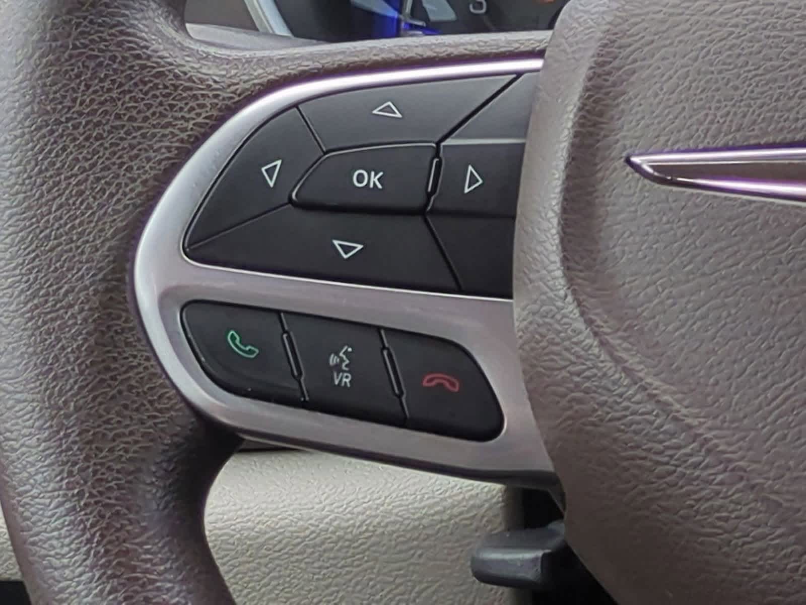 2017 Chrysler Pacifica Touring 23