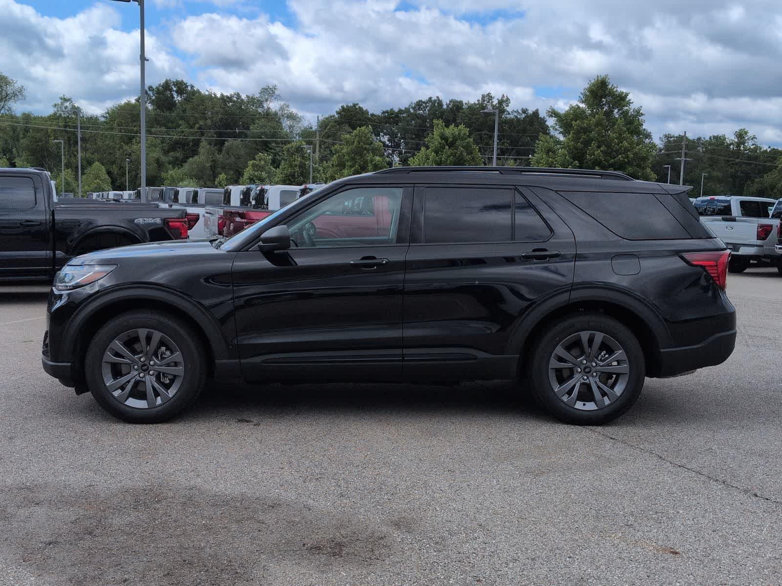 Thumbnail: 2026 Ford Explorer - 5