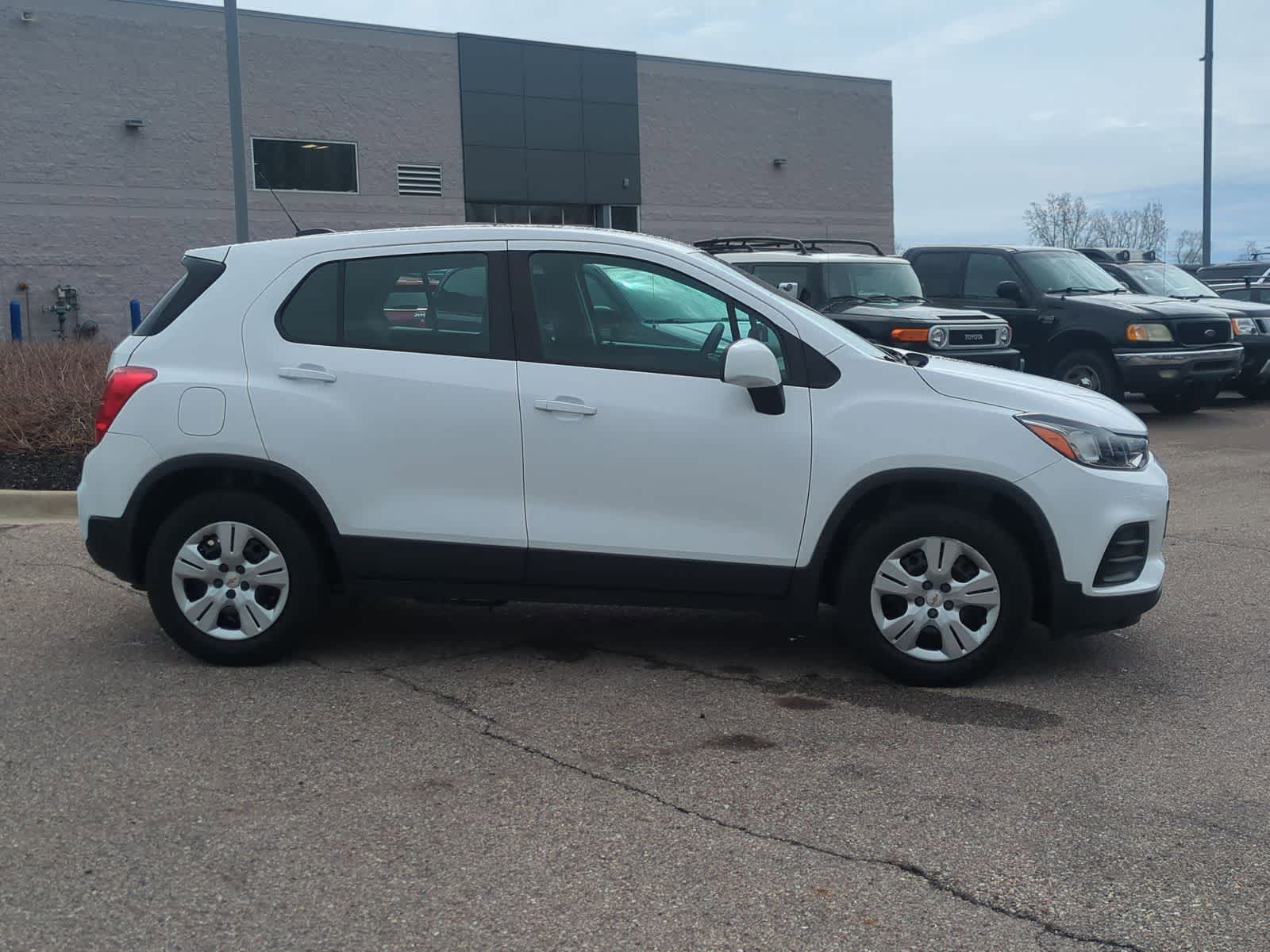 Thumbnail: 2017 Chevrolet Trax - 9