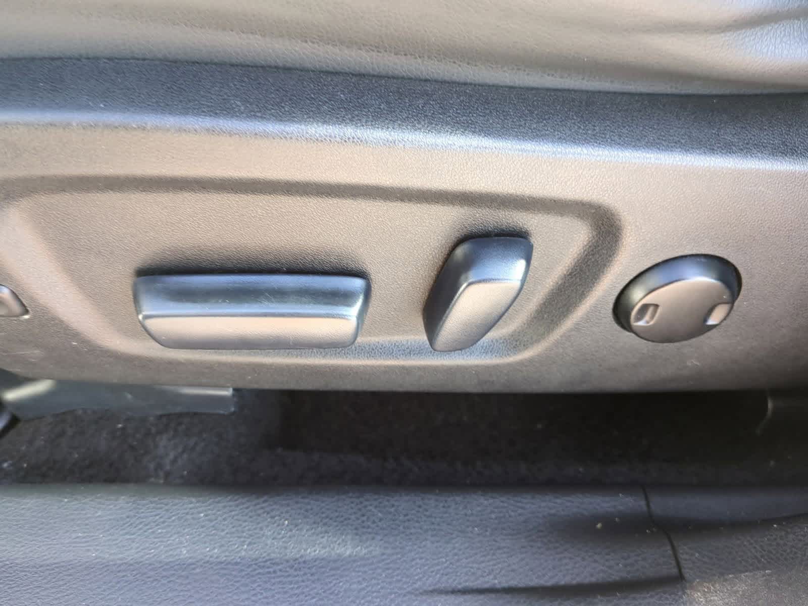 Thumbnail: 2014 Toyota Highlander - 17