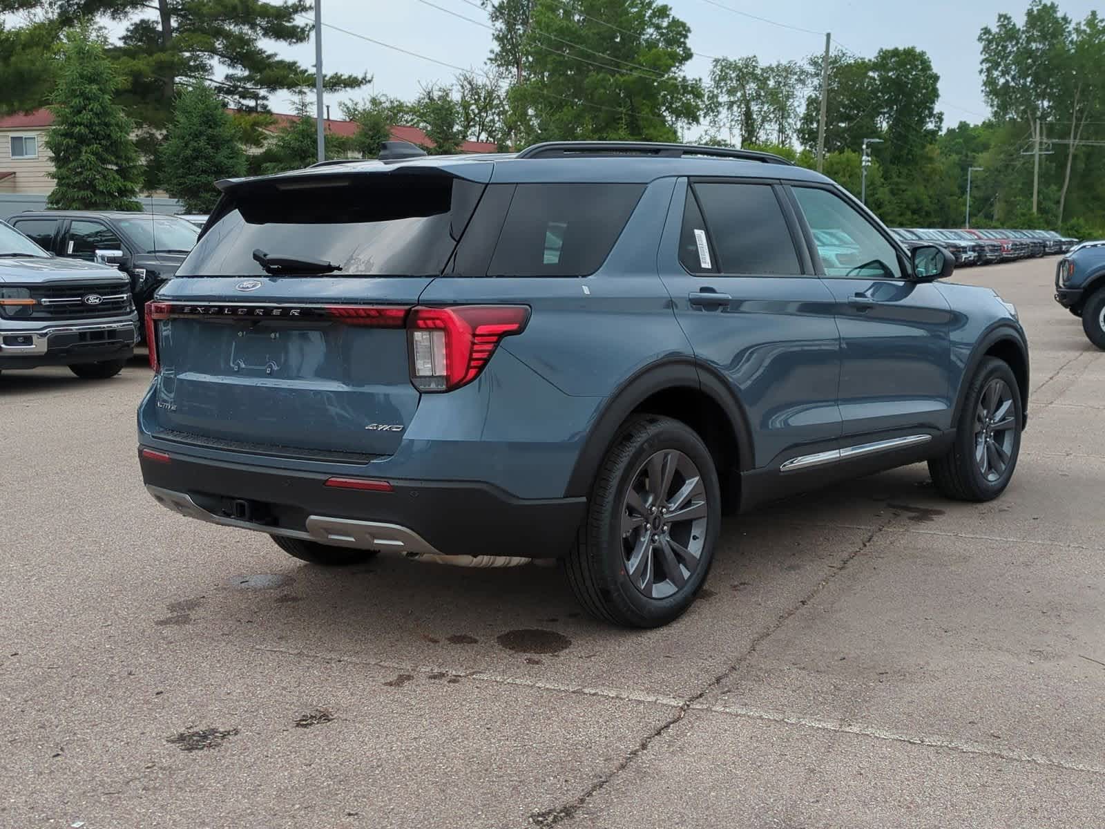2025 Ford Explorer Active 8