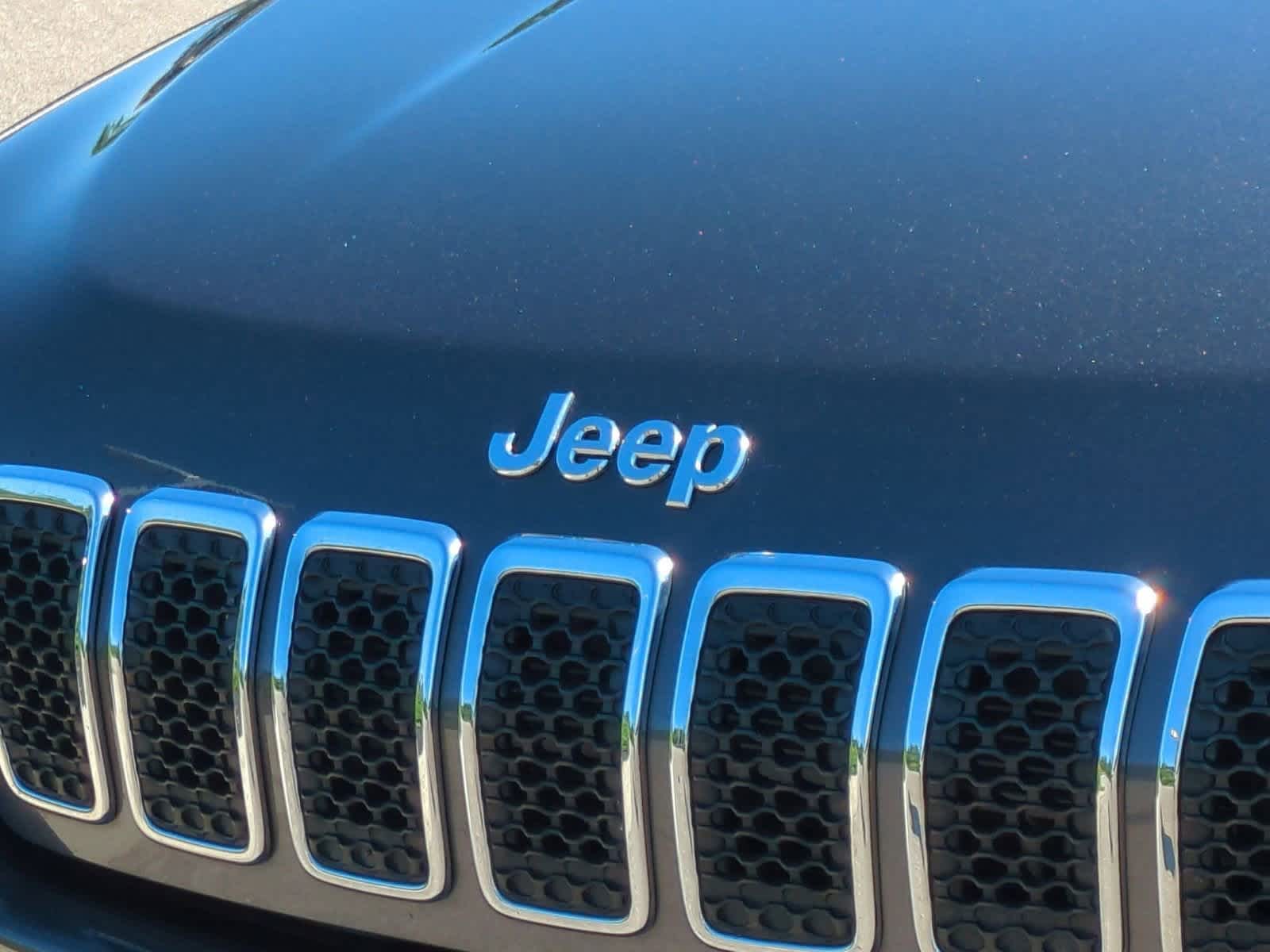 Thumbnail: 2019 Jeep Cherokee - 12