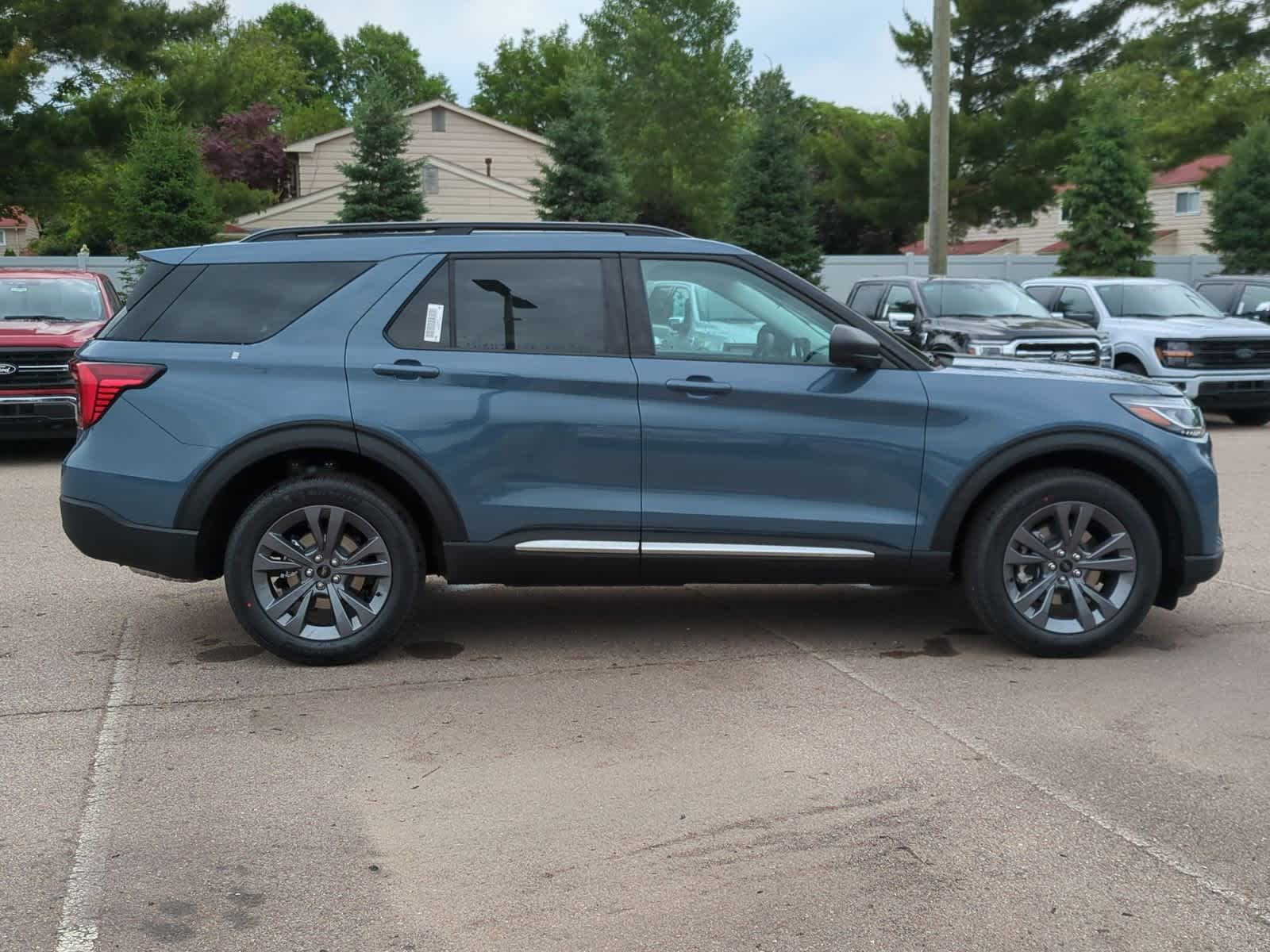 2025 Ford Explorer Active 9