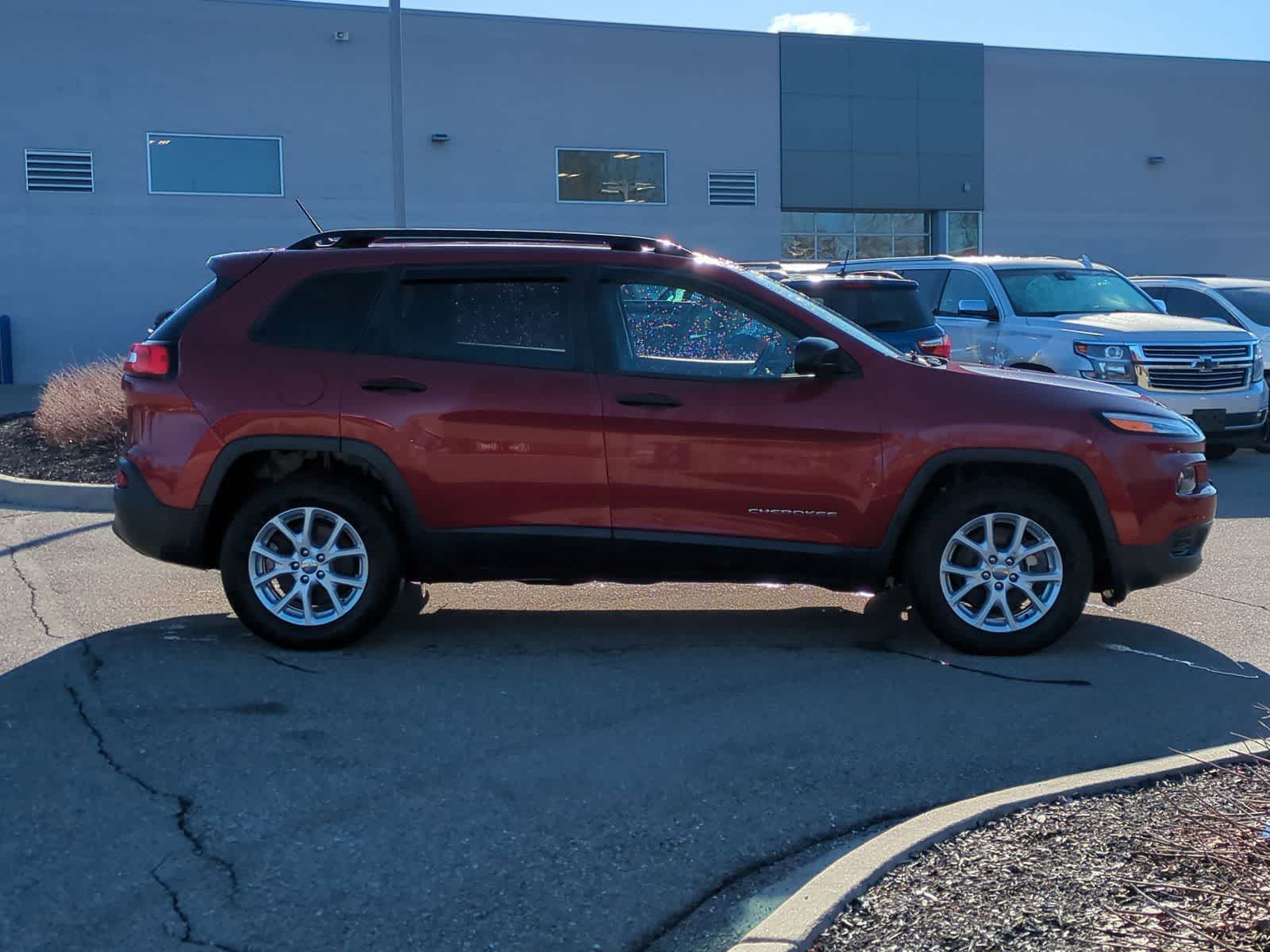 Thumbnail: 2016 Jeep Cherokee - 9