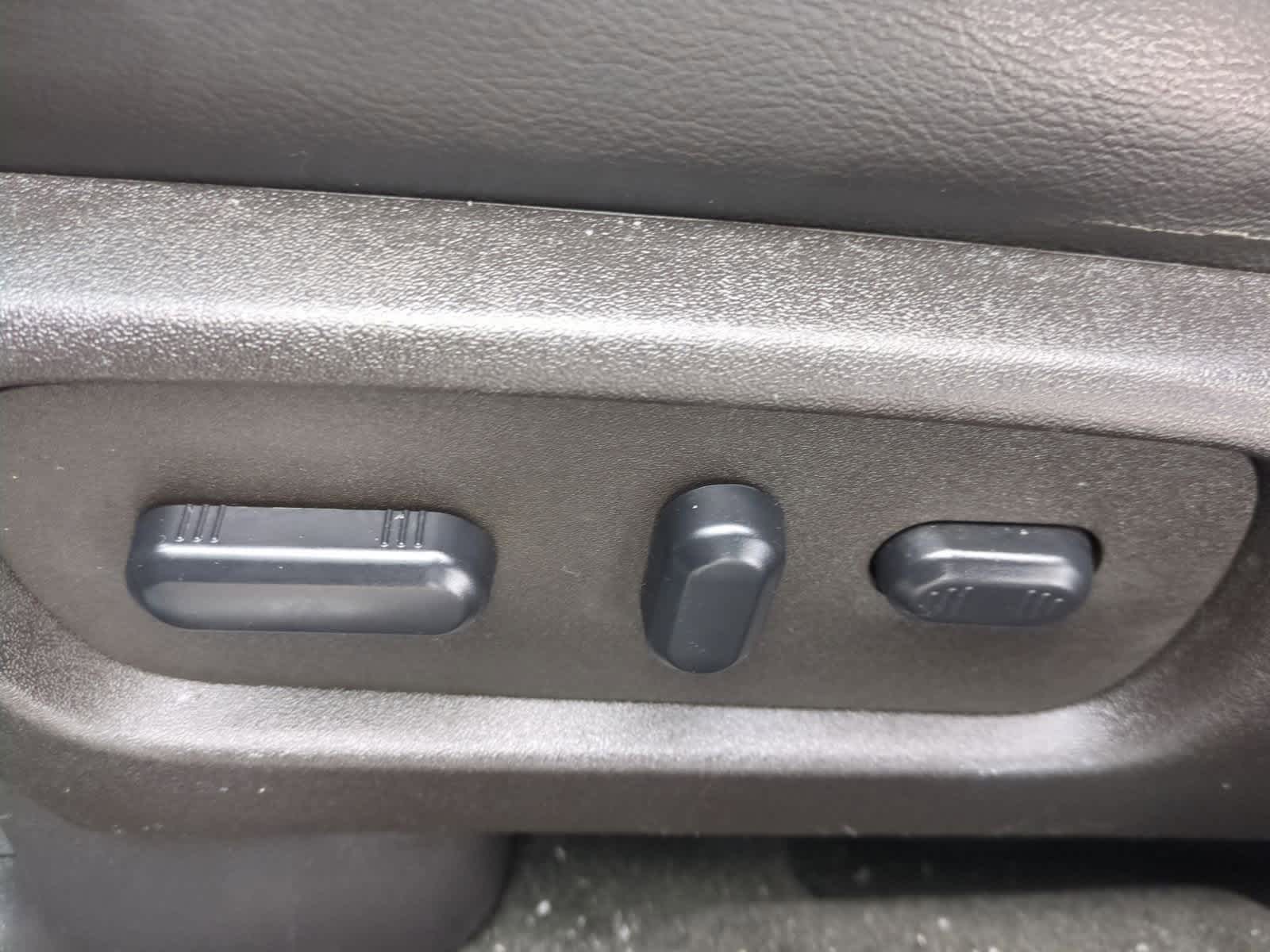 Thumbnail: 2015 Ford Explorer - 17