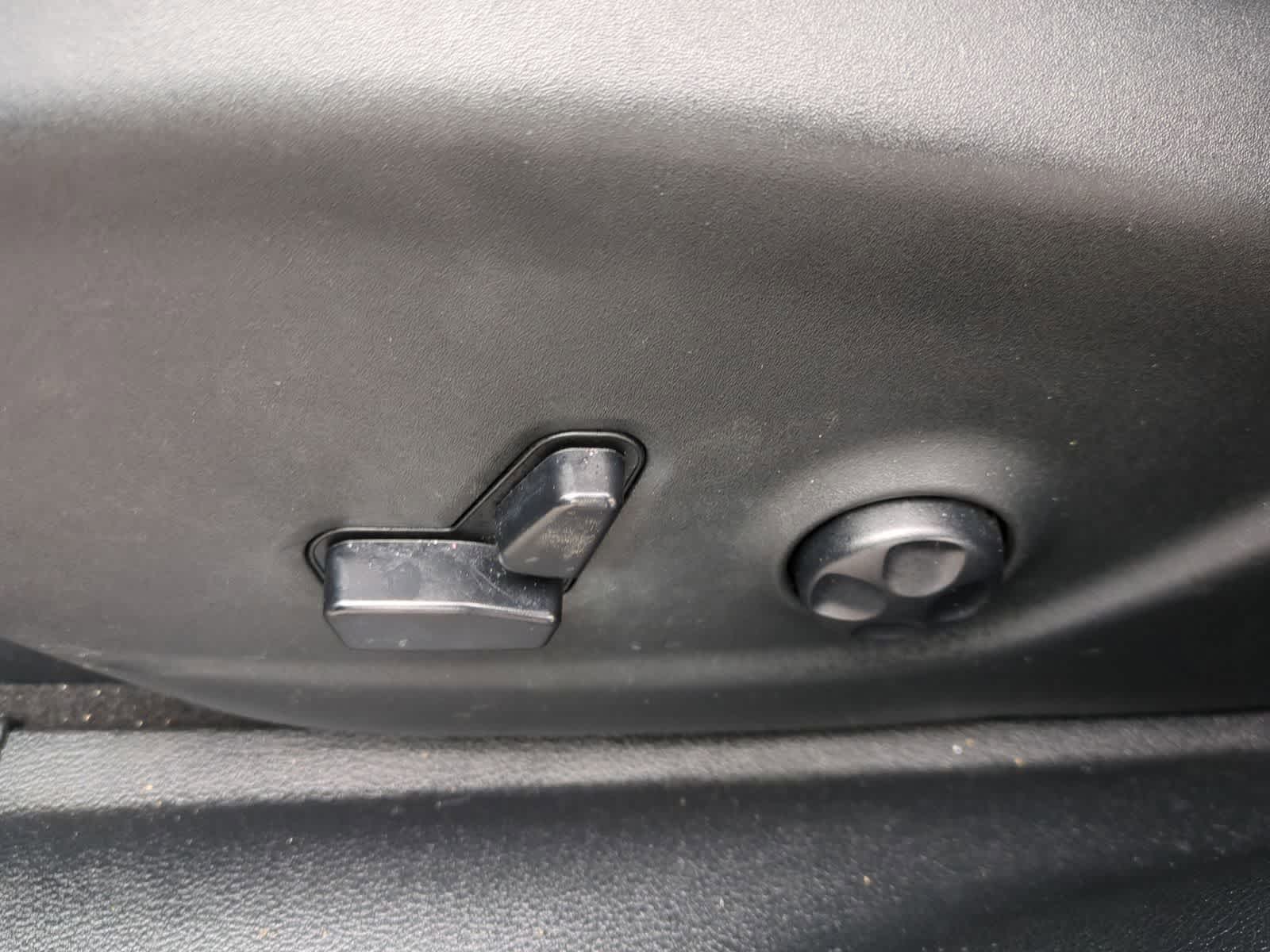 Thumbnail: 2020 Jeep Cherokee - 17