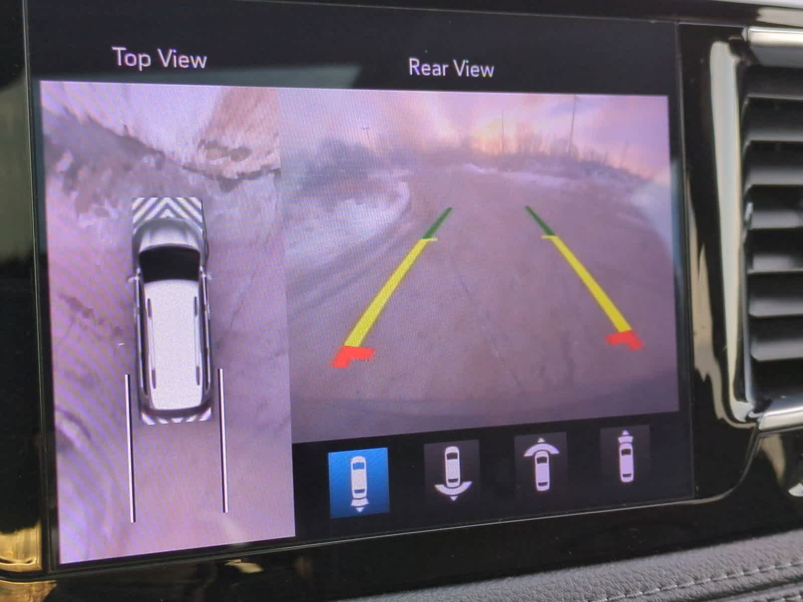 Thumbnail: 2020 Chrysler Pacifica - 33