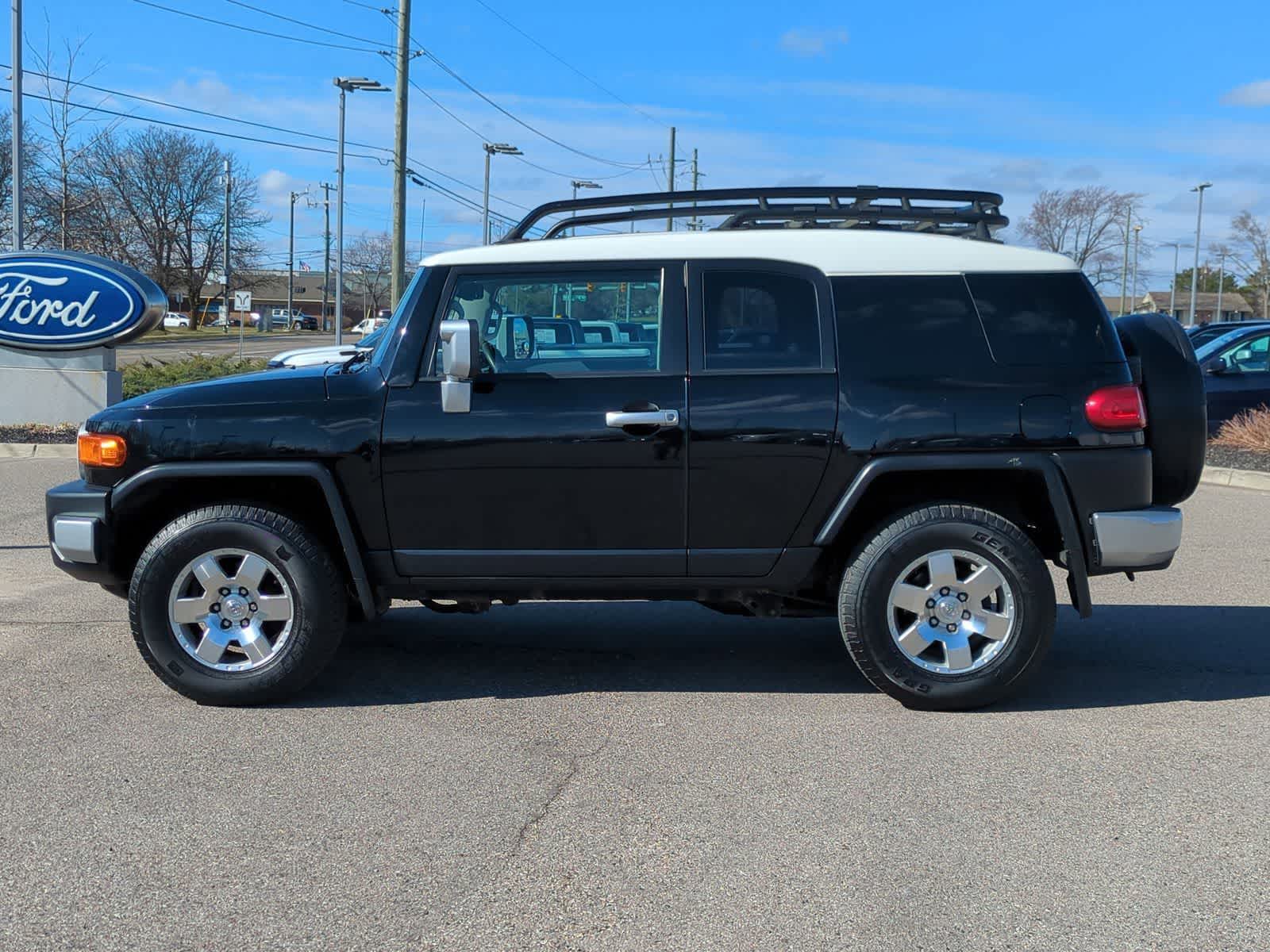 Thumbnail: 2010 Toyota FJ Cruiser - 5