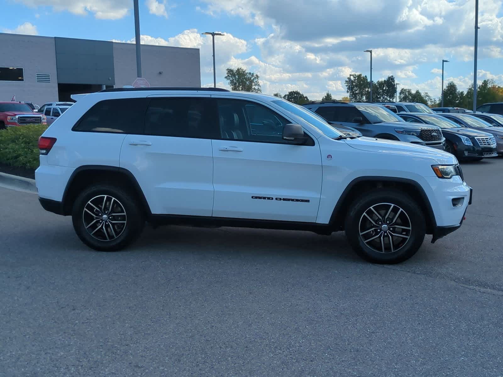 Thumbnail: 2017 Jeep Grand Cherokee - 9