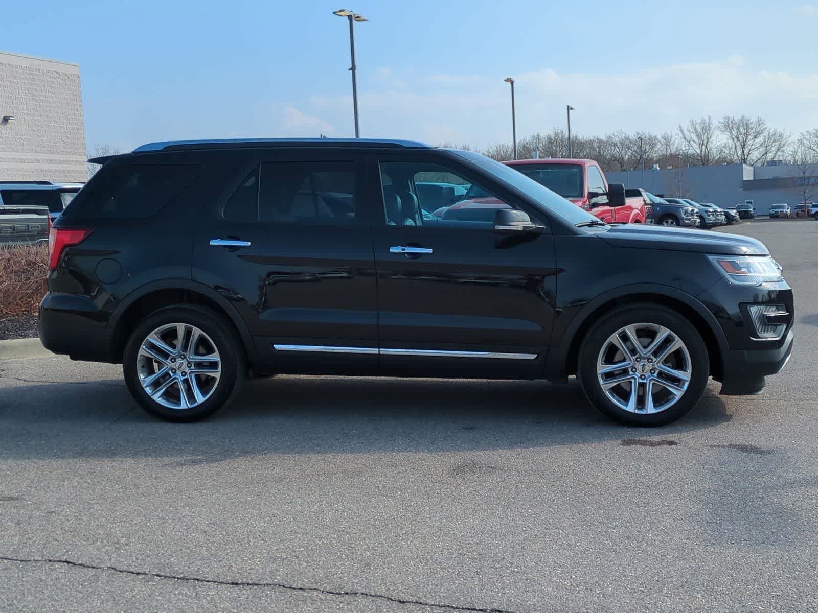 Thumbnail: 2016 Ford Explorer - 9