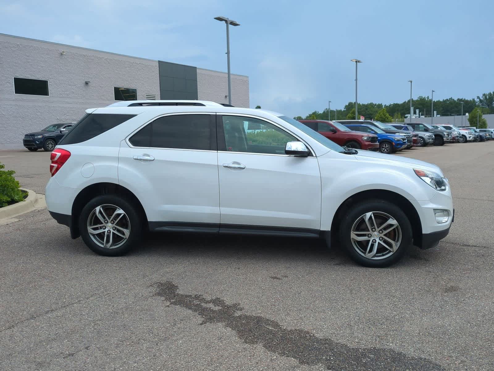 Thumbnail: 2017 Chevrolet Equinox - 9