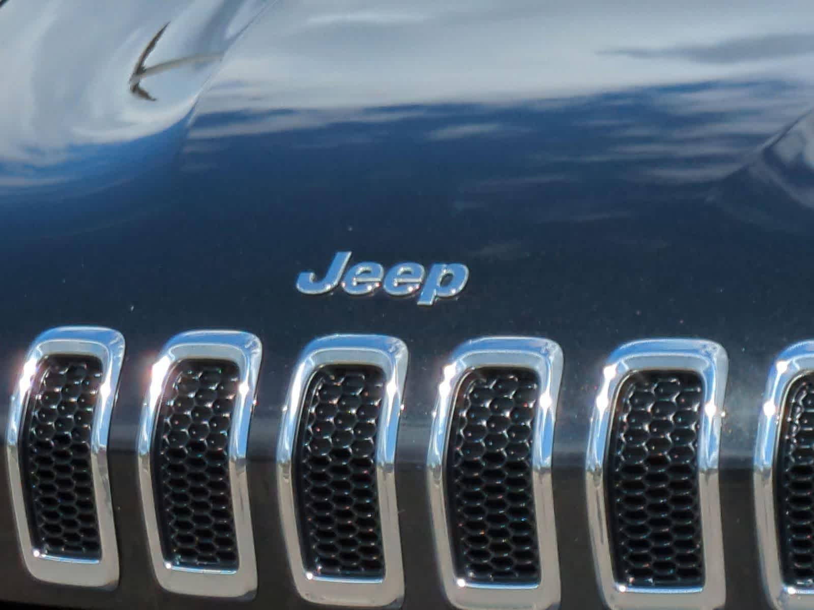 Thumbnail: 2016 Jeep Cherokee - 12