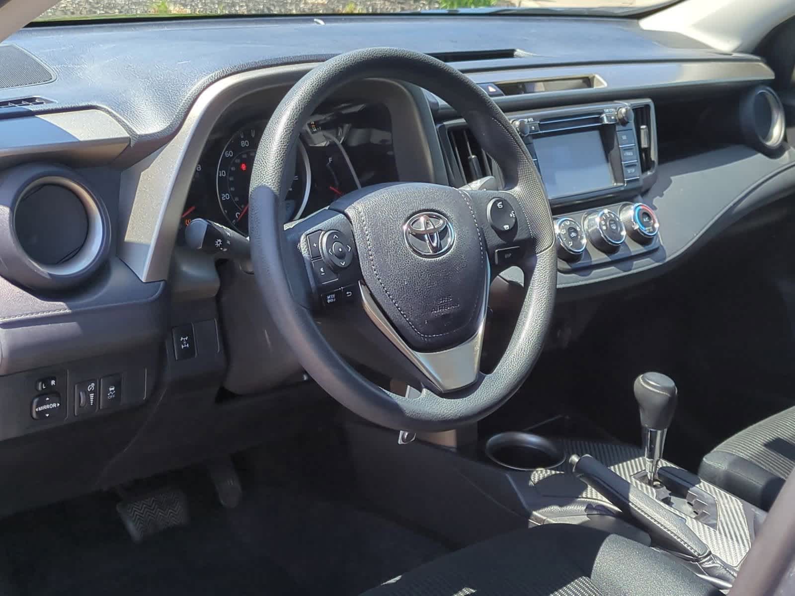Thumbnail: 2015 Toyota RAV4 - 10