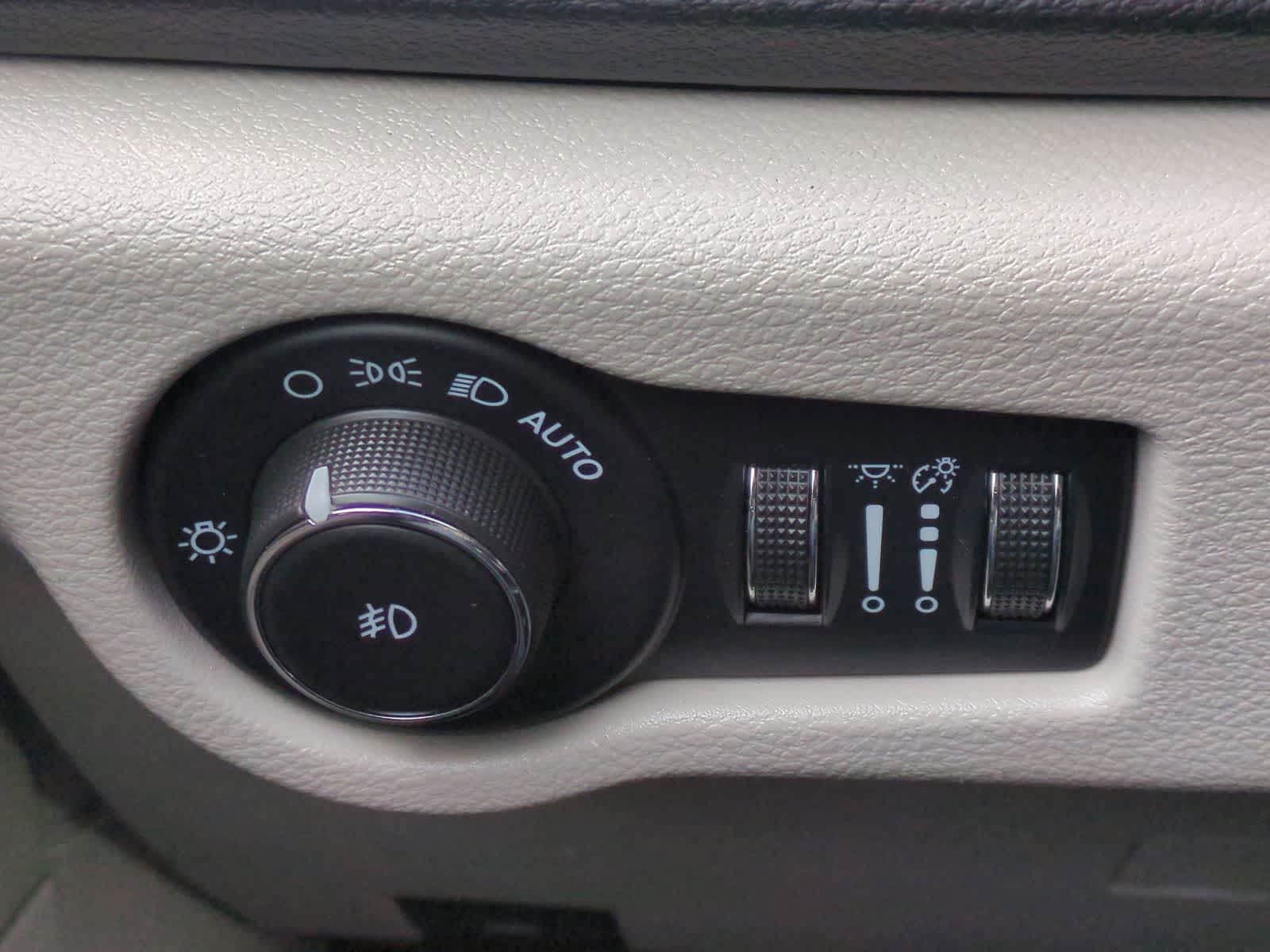 Thumbnail: 2022 Chrysler Pacifica - 28