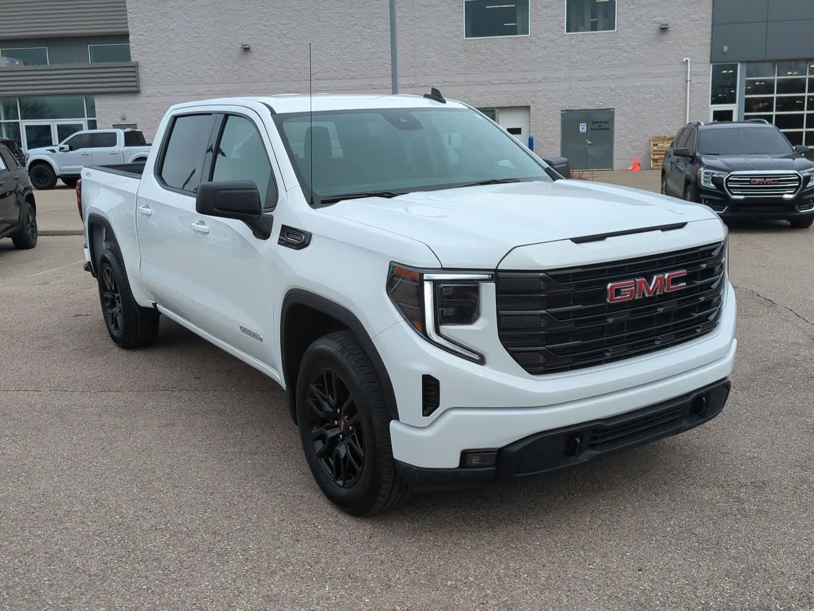 2025 GMC Sierra 1500 Elevation 2
