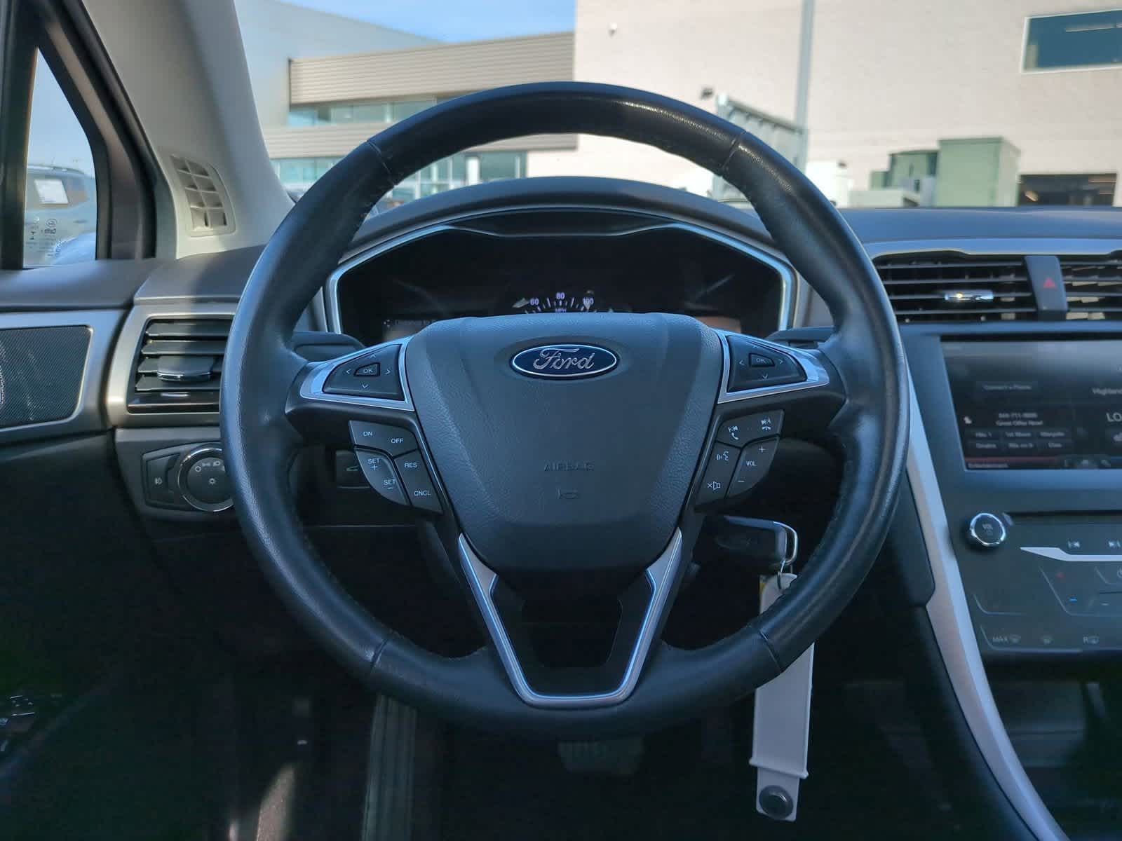 2015 Ford Fusion SE 24