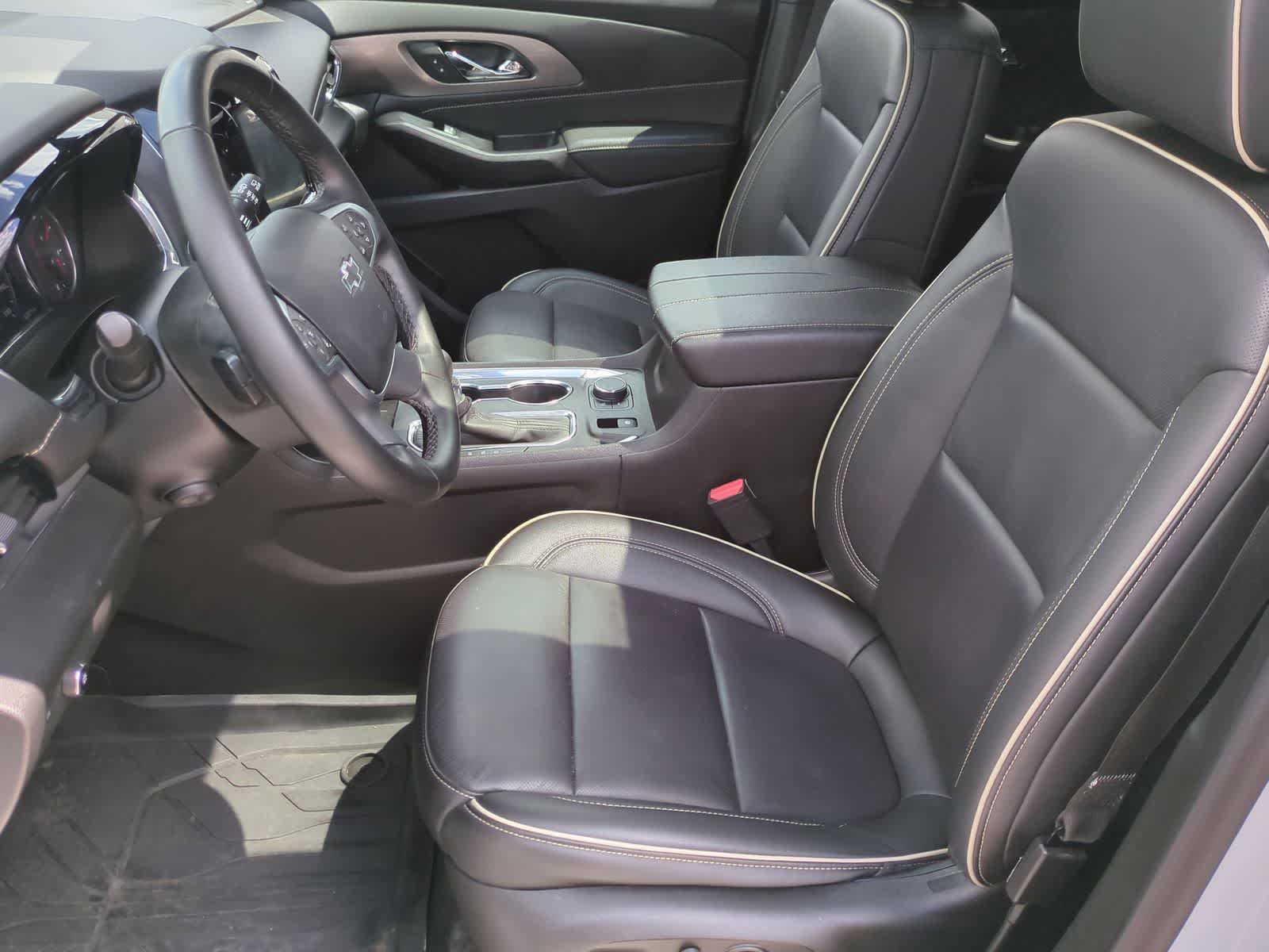 Thumbnail: 2023 Chevrolet Traverse - 16