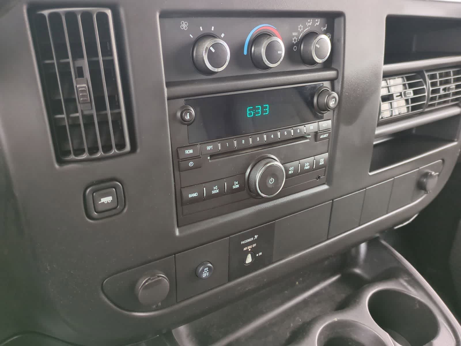 Thumbnail: 2013 GMC Savana - 24