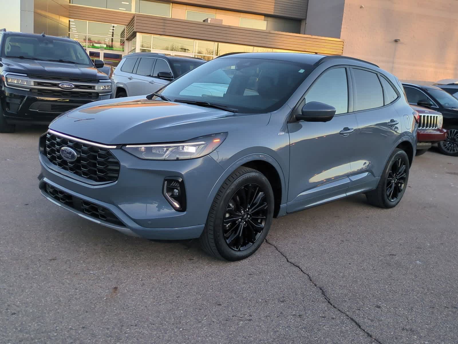 2023 Ford Escape ST-Line Elite photo 3