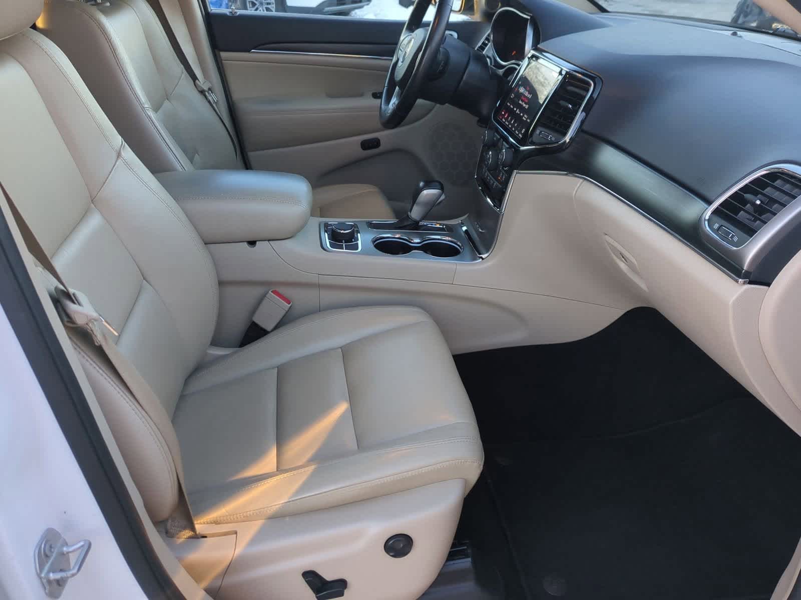 Thumbnail: 2020 Jeep Grand Cherokee - 23