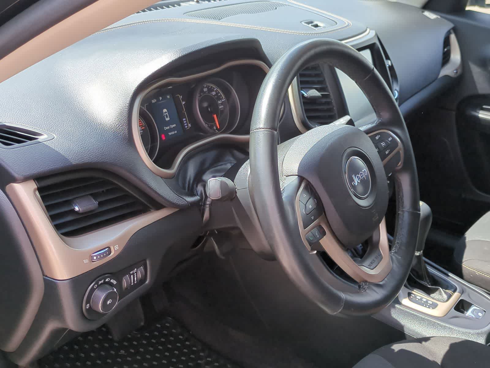 Thumbnail: 2016 Jeep Cherokee - 10
